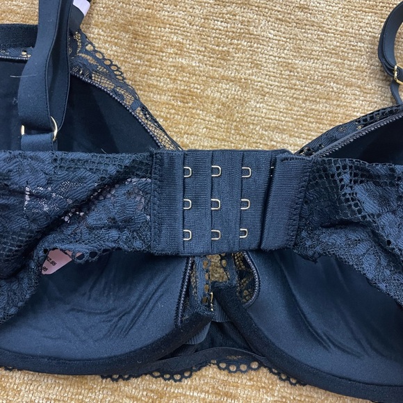 Victoria’s Secret under wire, black lace, 34DDD bra - Picture 7 of 7